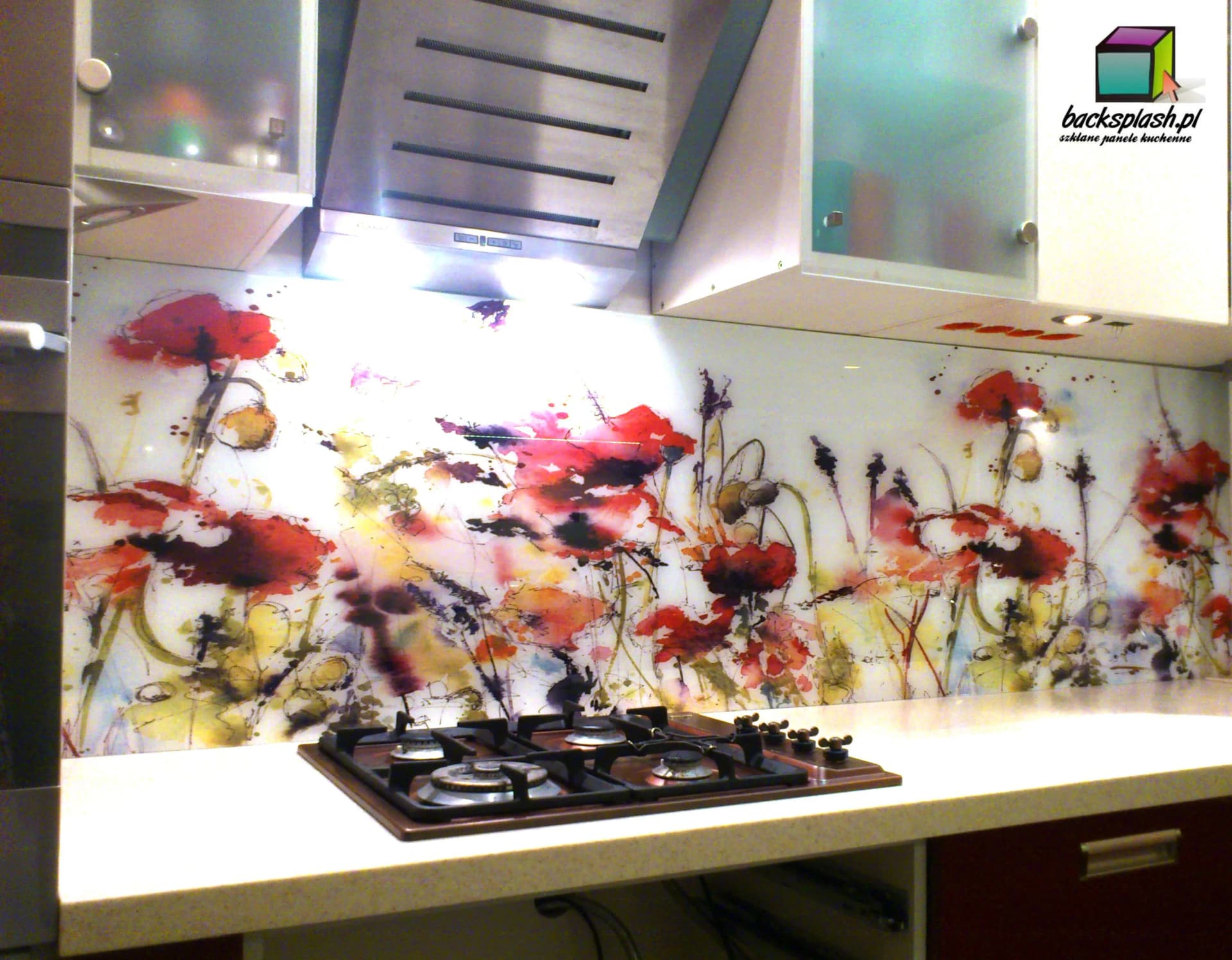 Wady i zalety szklanych paneli kuchennych – kompletna lista