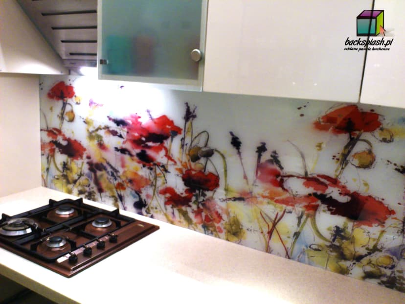 Detal nadruku na panelu szklanym pokazujący wysoką jakość grafiki i odwzorowanie kolorów