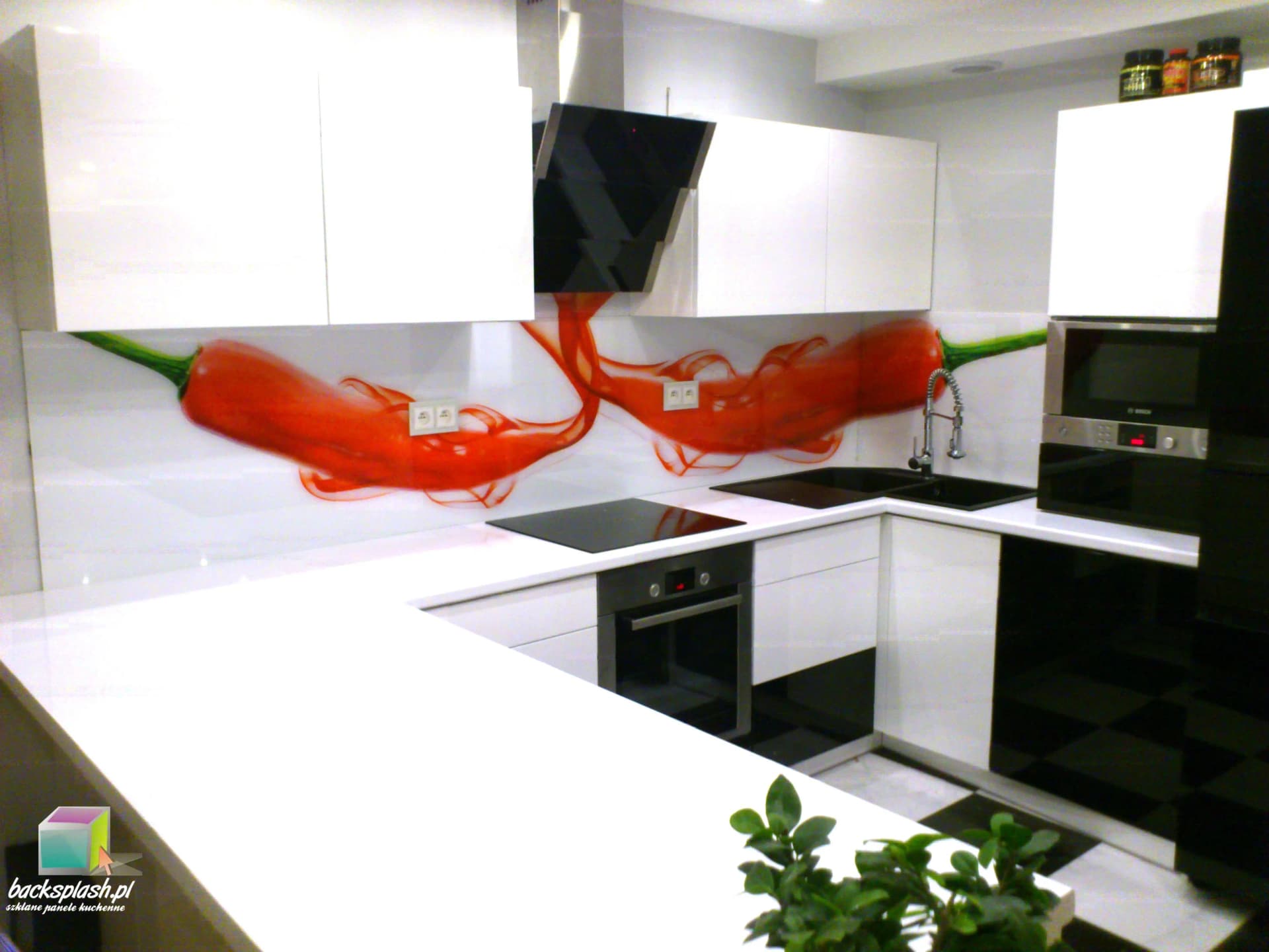 Szklane panele z nadrukiem UV – jak działa technologia?